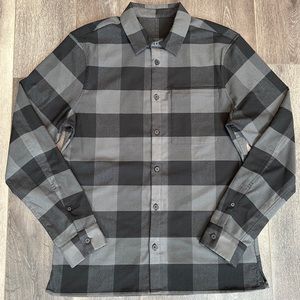 Lululemon Masons Peak Flannel M Black Gray Plaid Button Down Shirt